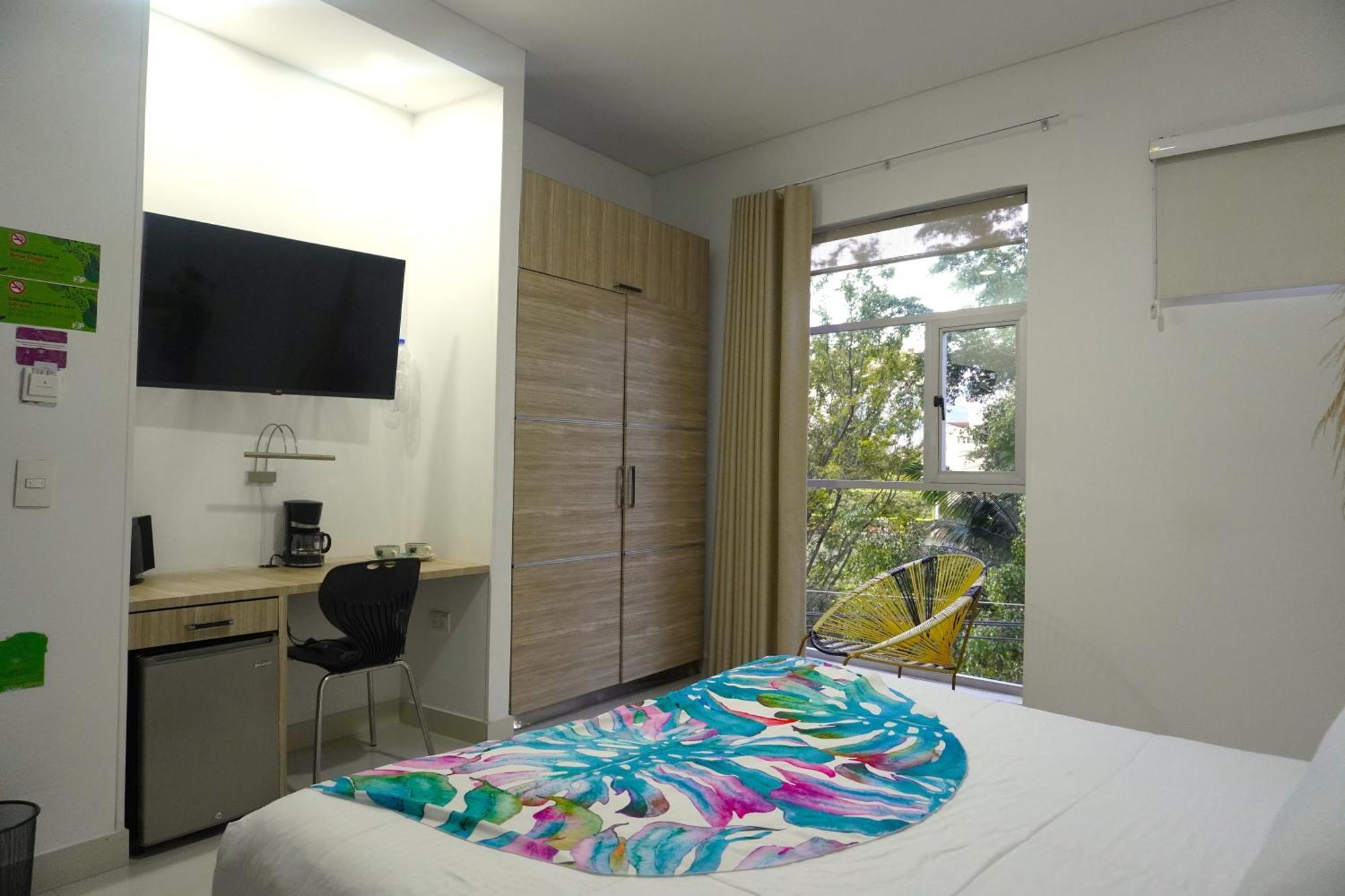 Hotel Bolivariana Plaza Медельин Экстерьер фото