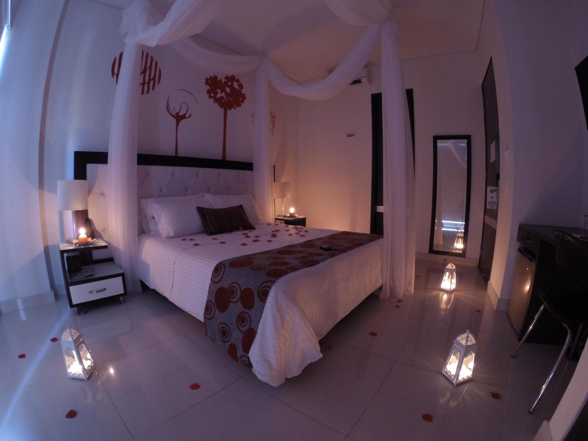 Hotel Bolivariana Plaza Медельин Экстерьер фото